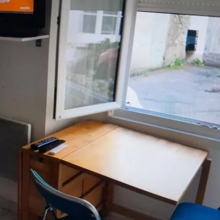 Centre, Meuble Et Equipe Apartman *